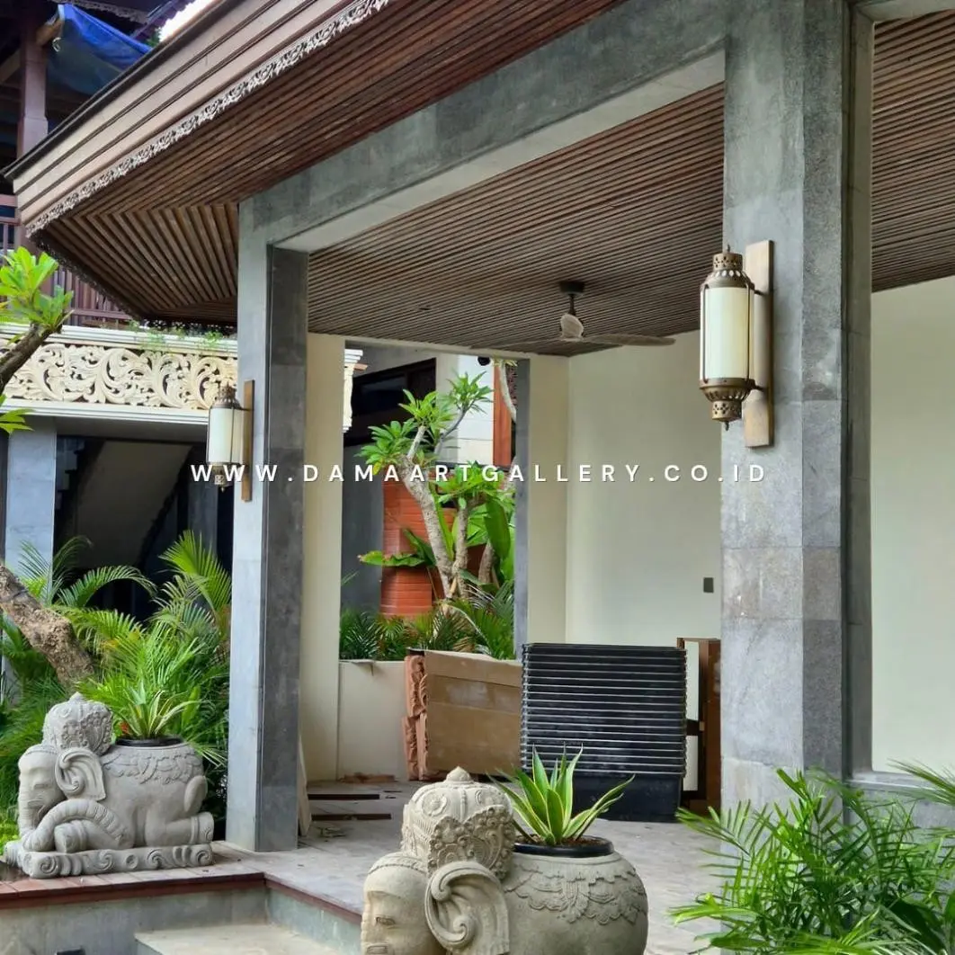 Lampu Pilar Kuningan Klasik